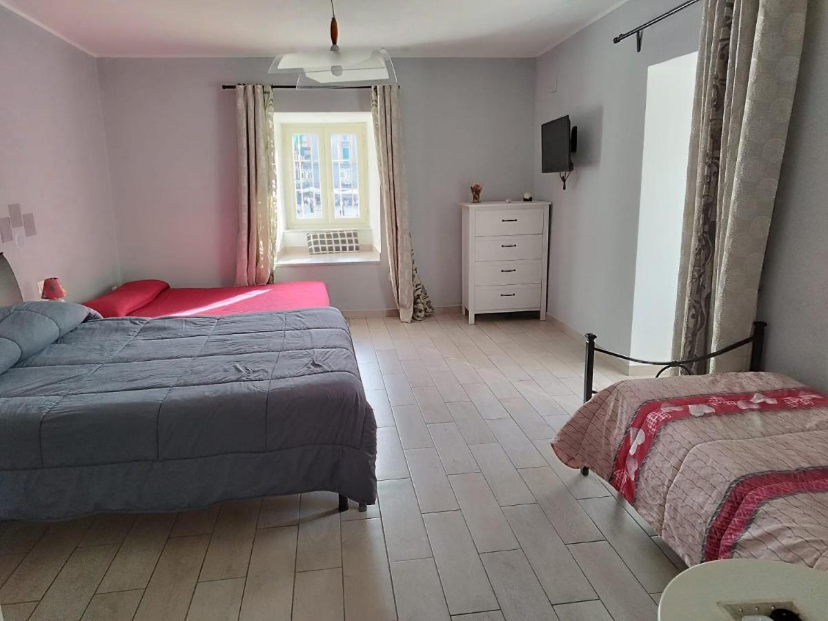 Piazza Dante 22 Apartment เนเปิลส์ ภายนอก รูปภาพ